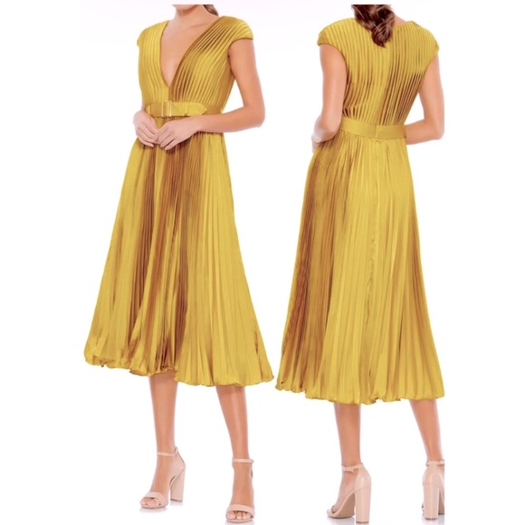 Mac Duggal Dresses & Skirts - MAC DUGGAL Pleated Cap Sleeve Satin Midi Gown 🌺IN STORES🌺
